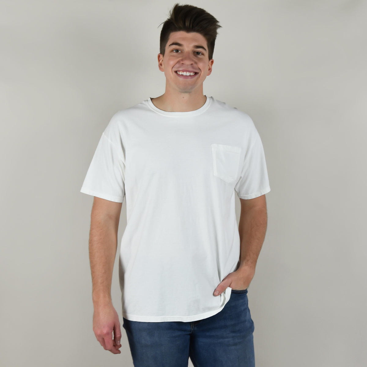 Model wearing Comfort Wash GDH150 Short Sleeve Pocket T-Shirt